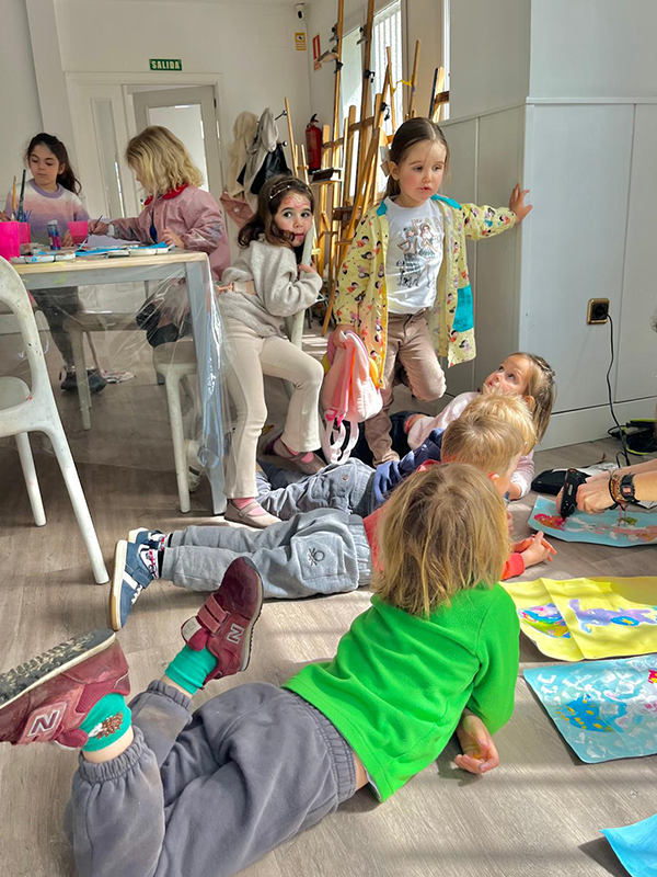 pintura infantil en escuela de arte en Torrelodones