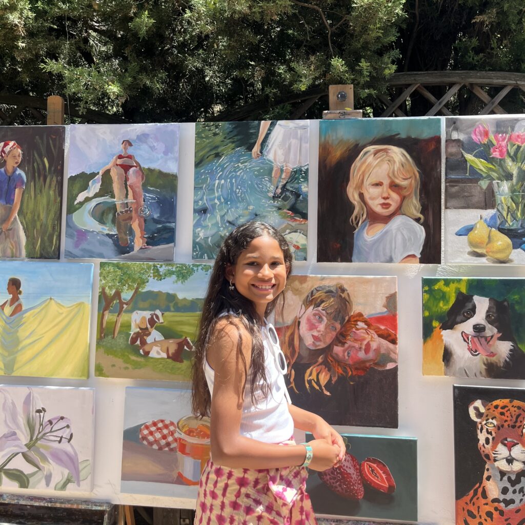 cuadros infantiles hechos por niños en exposición de arte