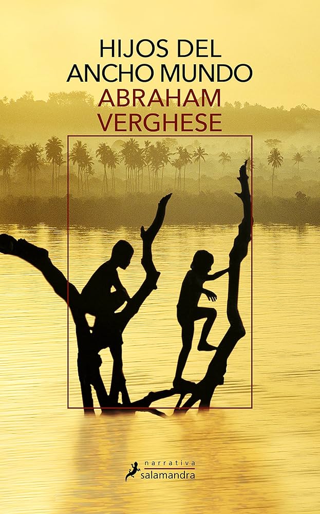 Portada del libro "Hijos del ancho mundo" de Abraham Verghese. En la portada aparece la sombra de dos jóvenes sujetos a unas ramas de árbol sobre un fondo amarillo.